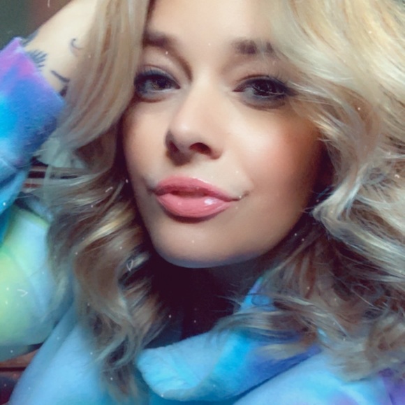 Meet your Posher, Erin - Picture 1 of 1